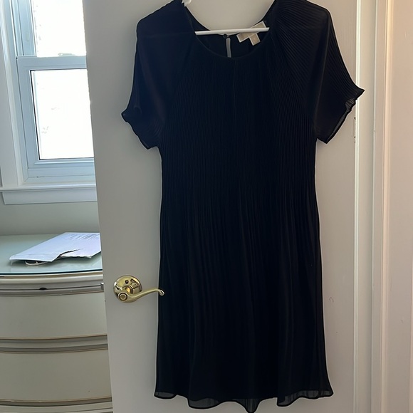 MICHAEL Michael Kors Short Sleeve Pleated / Plisse Dress Black Flowy Dress Small - Picture 6 of 7